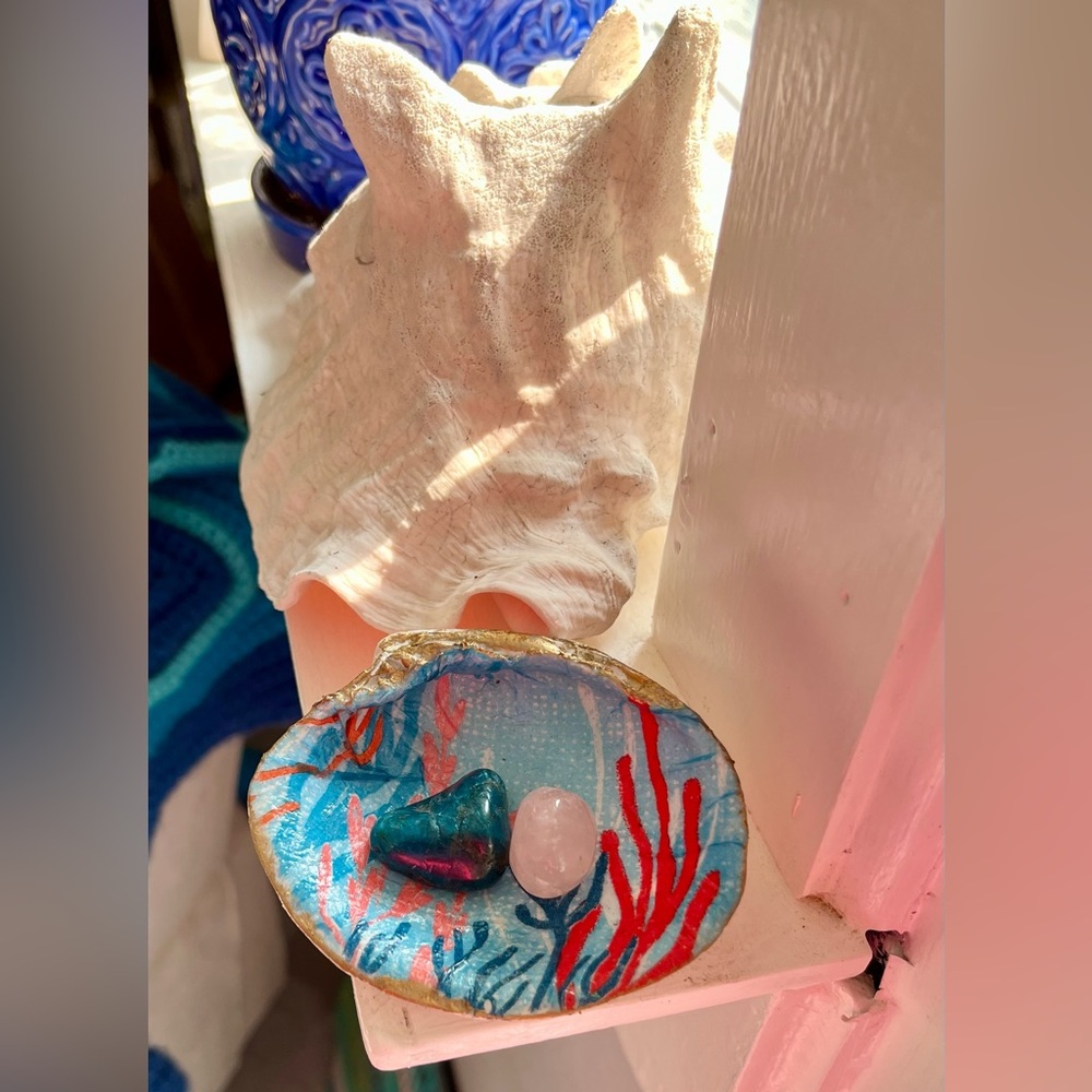 Decorative Seashell Trinket Dish with Coral design